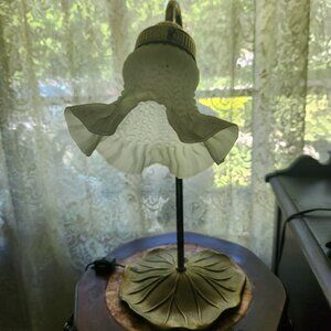 Vintage Brass Lilly Tulip Lamp